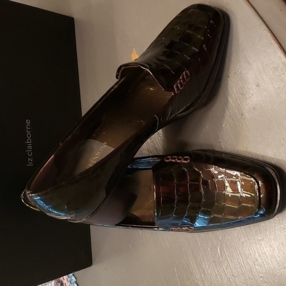 Liz Claiborne ladies shoes..stack heel - Picture 2 of 4